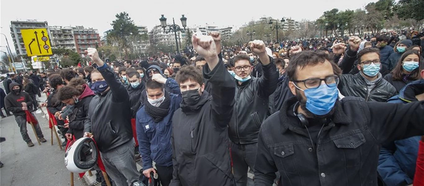 Επεισόδια με χημικά, μολότοφ & πετροπόλεμο στο κέντρο της Θεσσαλονίκης (βίντεο)